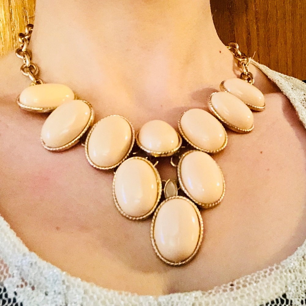 Women’s necklace and earring set